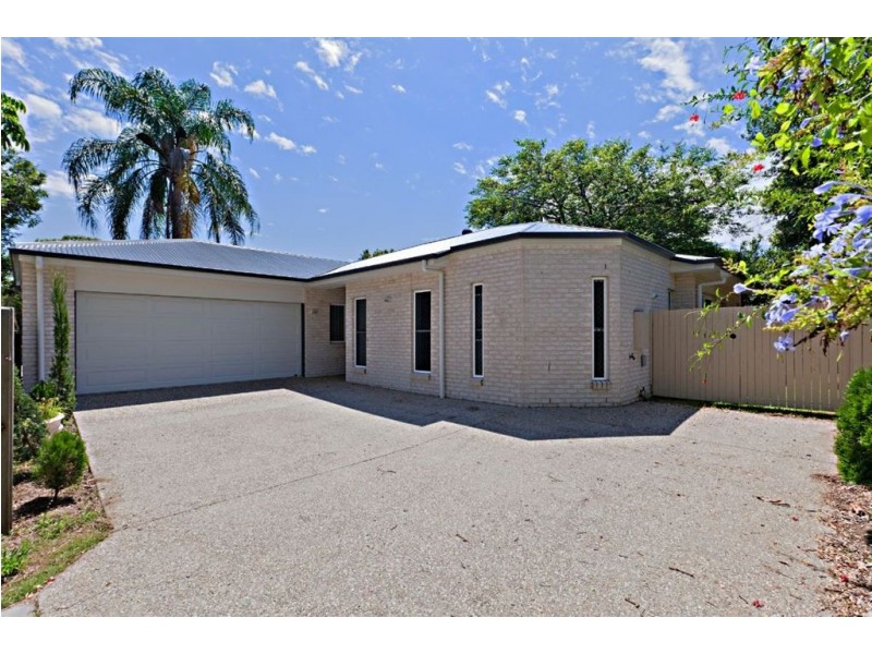 16a Roma Street, Scarborough QLD 4020