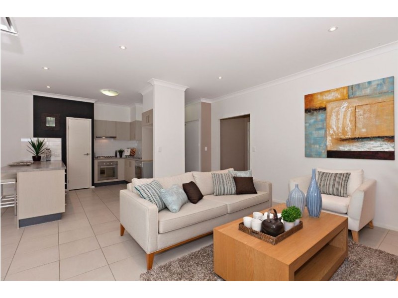 16a Roma Street, Scarborough QLD 4020