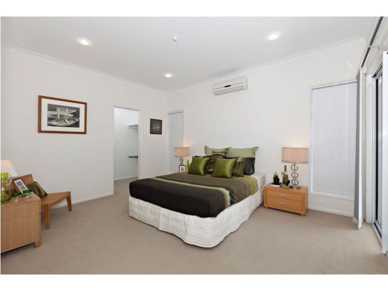 16a Roma Street, Scarborough QLD 4020