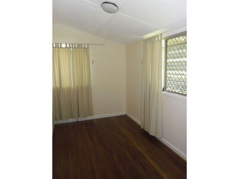 24 Range Avenue, Brighton QLD 4017