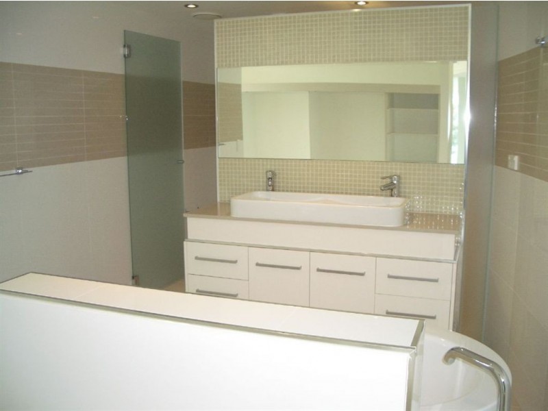 8/16 Prince Edward Parade, Redcliffe QLD 4020