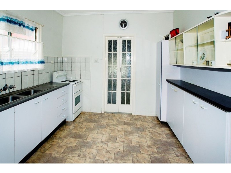 15 Griffith Road, Scarborough QLD 4020