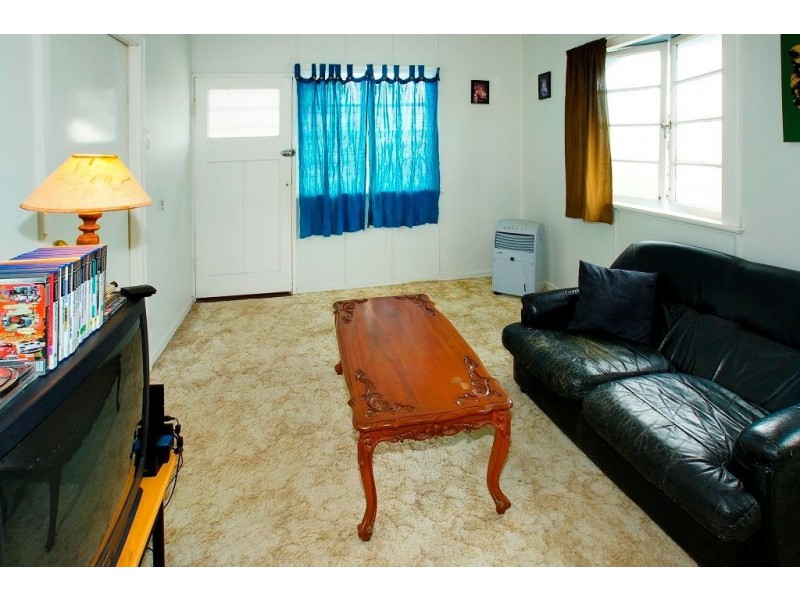 15 Griffith Road, Scarborough QLD 4020
