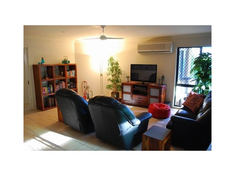 8 Peterson Street, Scarborough QLD 4020