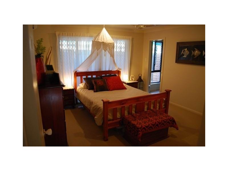 8 Peterson Street, Scarborough QLD 4020