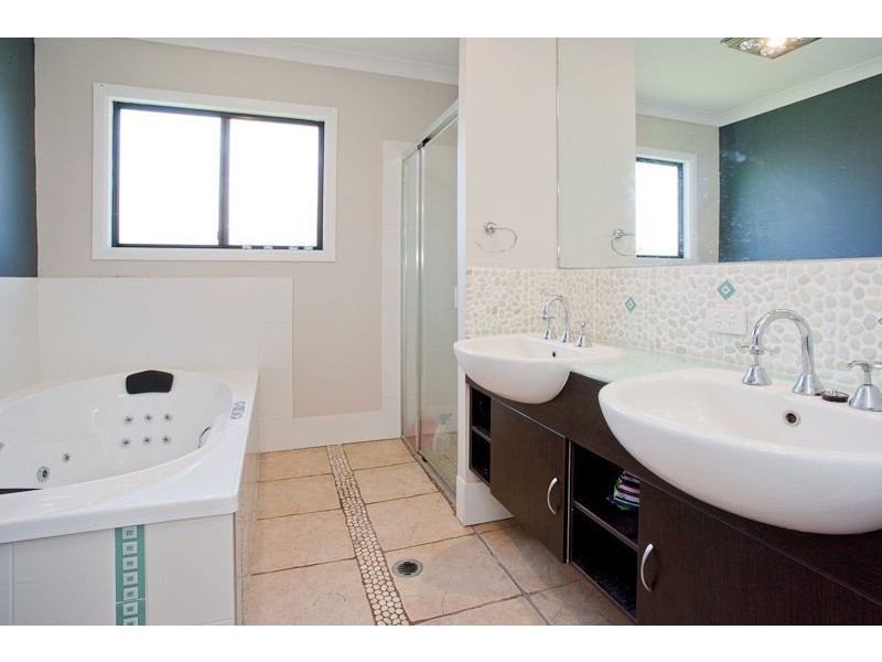 7 Joyce Street, Redcliffe QLD 4020