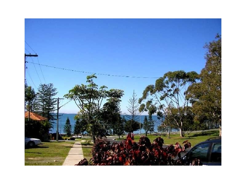 2/10 King St, Woody Point QLD 4019