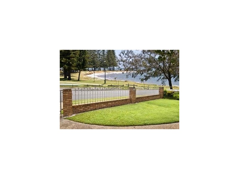 19 Kennedy Esplanade, Scarborough QLD 4020