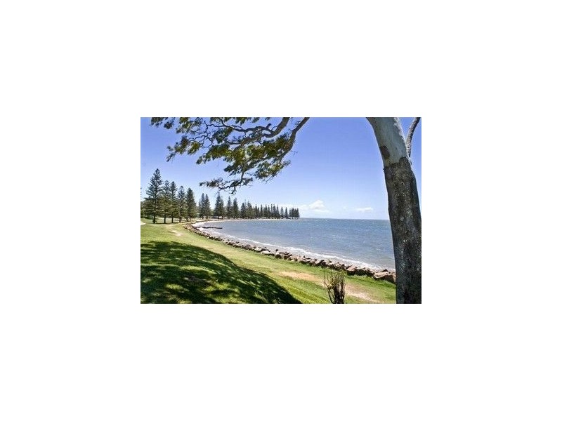 19 Kennedy Esplanade, Scarborough QLD 4020