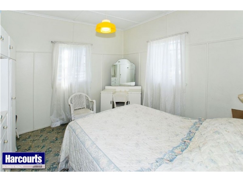 35 Caroline Street, Woody Point QLD 4019