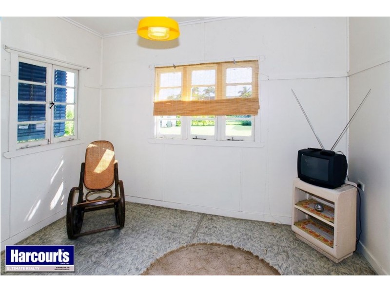 35 Caroline Street, Woody Point QLD 4019