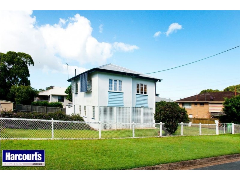 35 Caroline Street, Woody Point QLD 4019