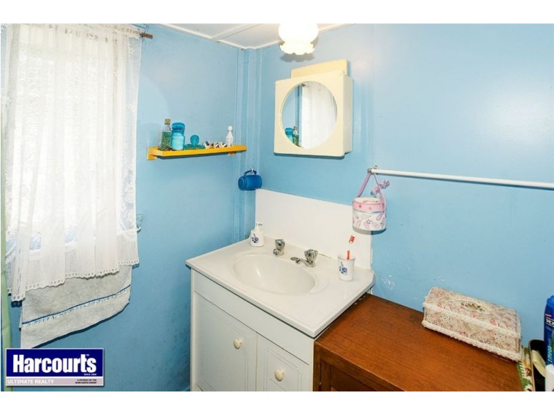 35 Caroline Street, Woody Point QLD 4019