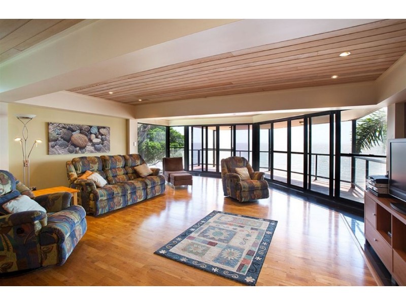 42 Whytecliffe Parade, Woody Point QLD 4019