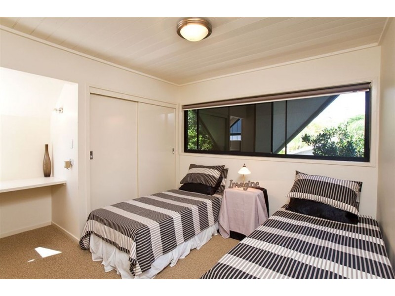 42 Whytecliffe Parade, Woody Point QLD 4019