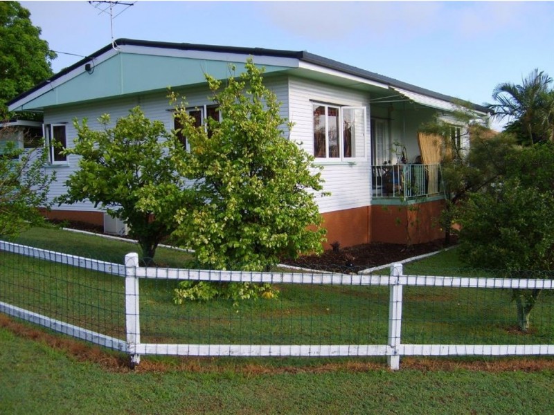 37 Palmtree Avenue, Scarborough QLD 4020