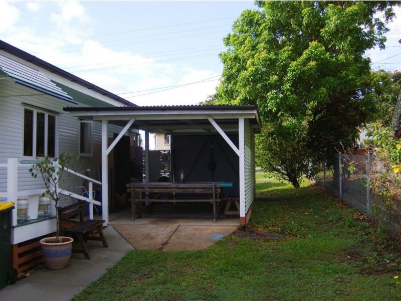 37 Palmtree Avenue, Scarborough QLD 4020