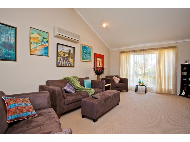 15 Resolute Court, Newport QLD 4020