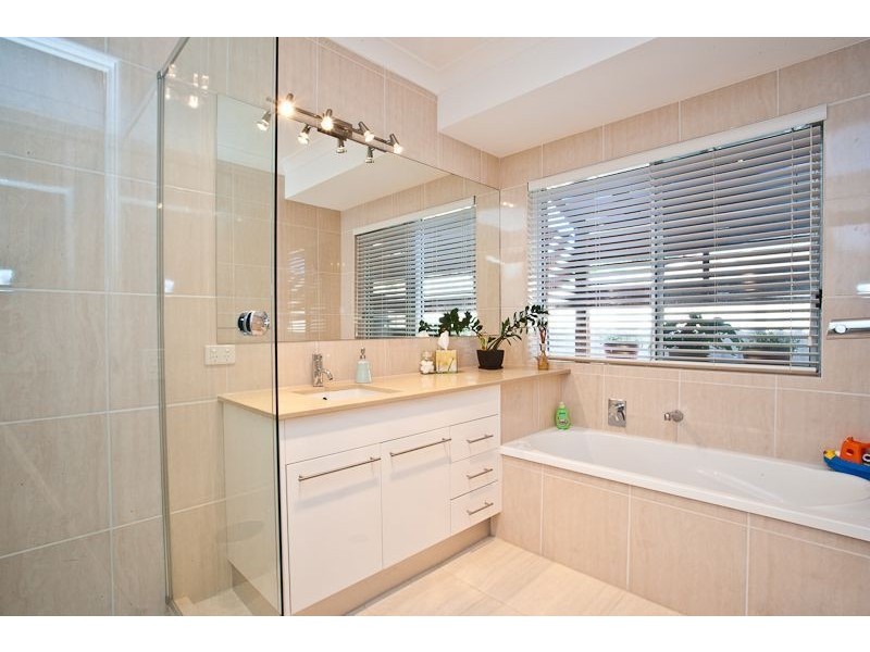 15 Resolute Court, Newport QLD 4020
