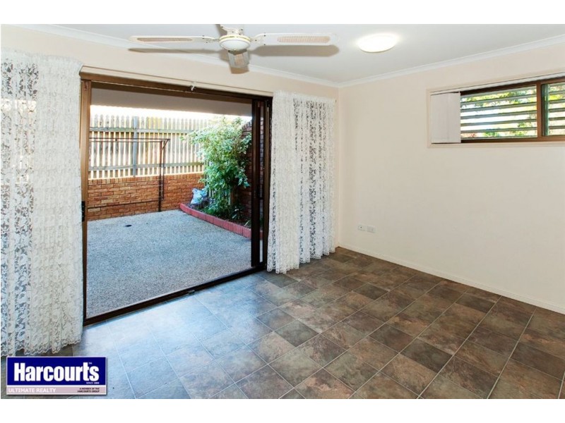 1/2 Landsborough Avenue, Scarborough QLD 4020