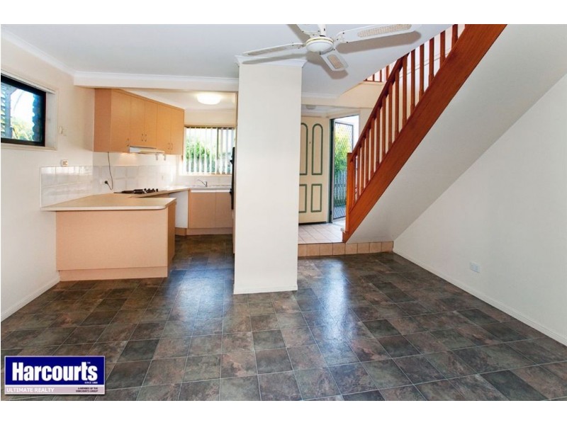 1/2 Landsborough Avenue, Scarborough QLD 4020