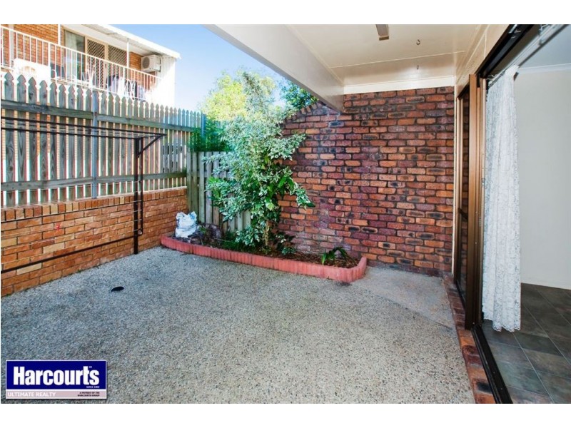 1/2 Landsborough Avenue, Scarborough QLD 4020