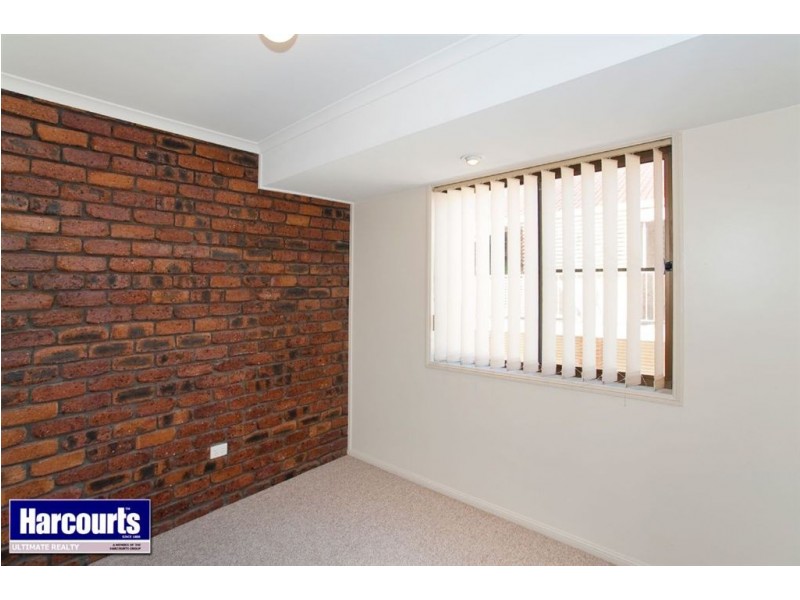 1/2 Landsborough Avenue, Scarborough QLD 4020