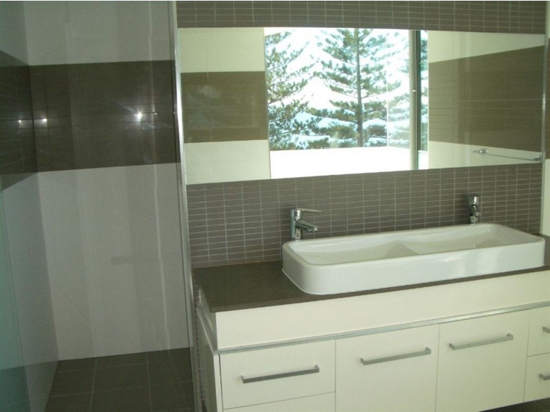 11/16 Prince Edward Parade, Redcliffe QLD 4020