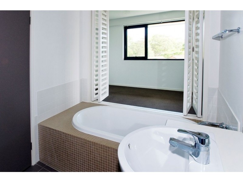 202/25 Dix Street, Redcliffe QLD 4020