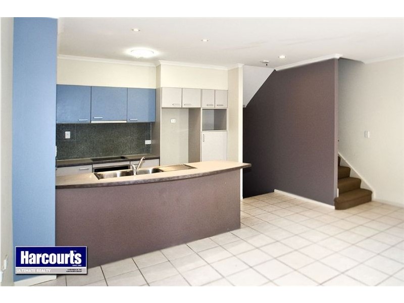 2/82 Mein Street, Scarborough QLD 4020