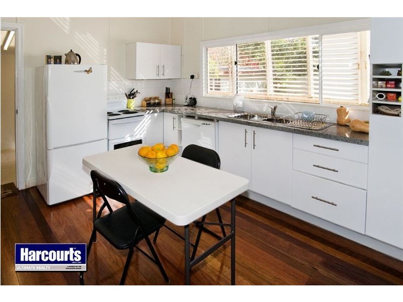 11 James Street, Scarborough QLD 4020