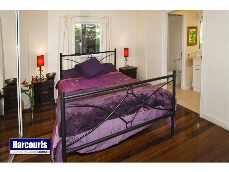 11 James Street, Scarborough QLD 4020