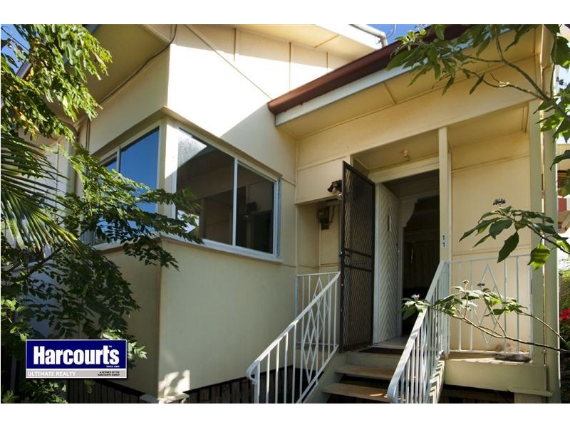 11 James Street, Scarborough QLD 4020