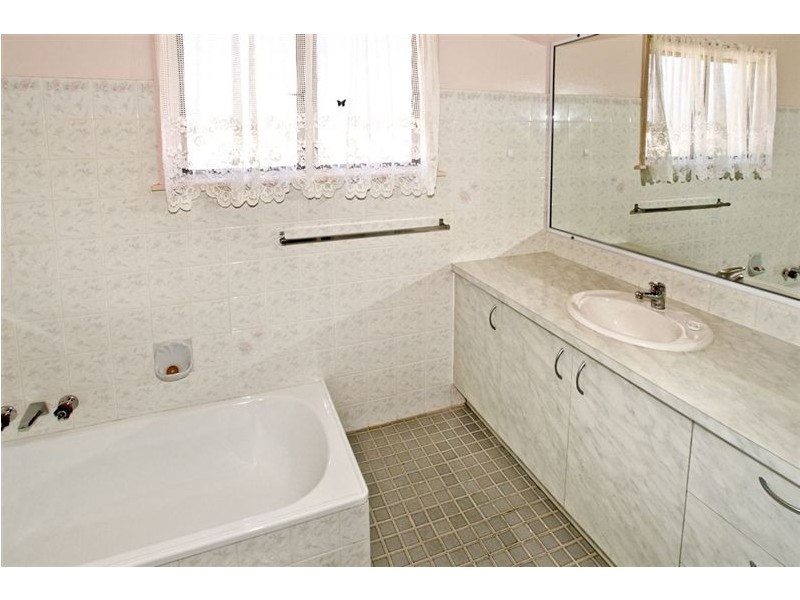 17 Thurecht Parade, Scarborough QLD 4020