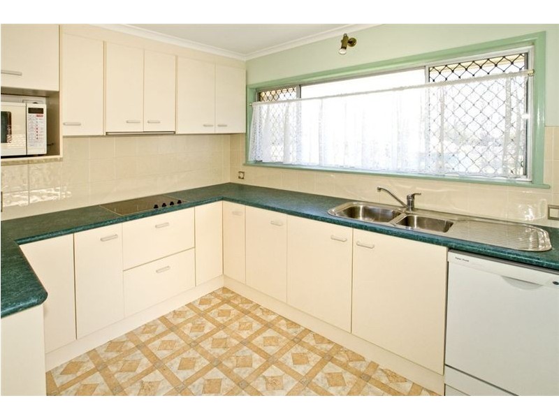 17 Thurecht Parade, Scarborough QLD 4020