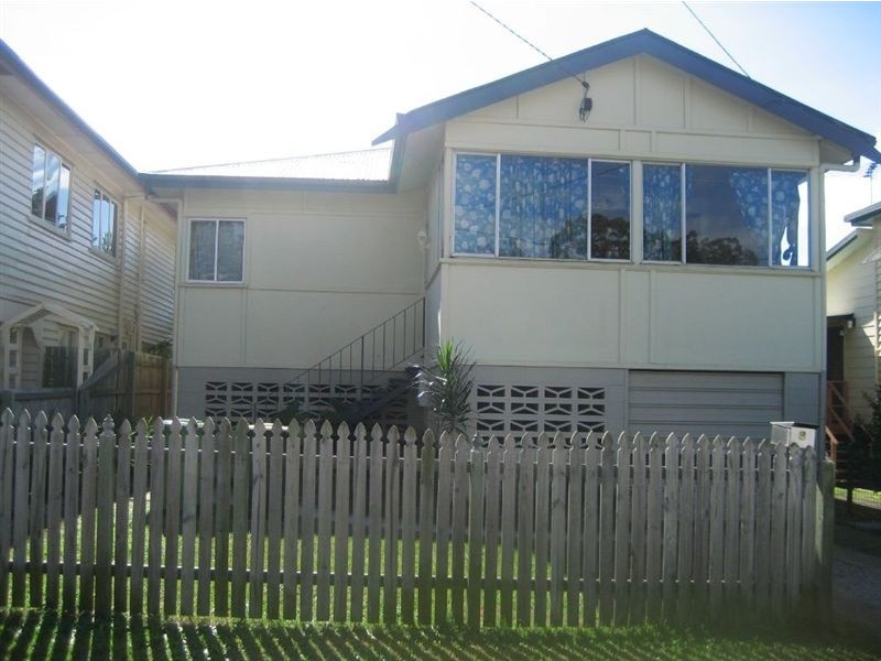 8 Adams St, Scarborough QLD 4020