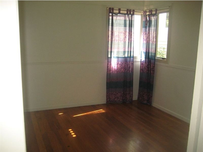 8 Adams St, Scarborough QLD 4020