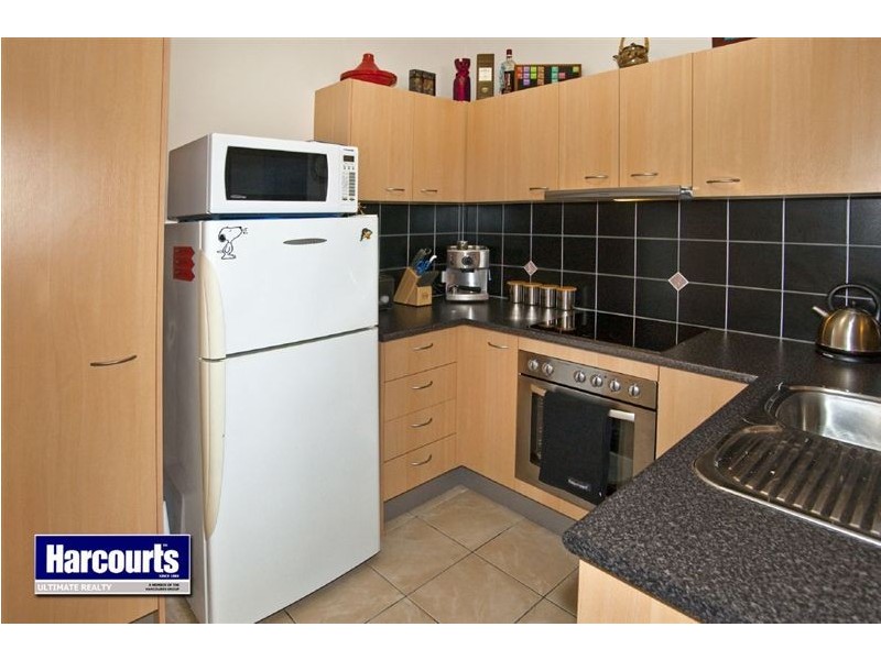 4/11 McNaughton Street, Redcliffe QLD 4020