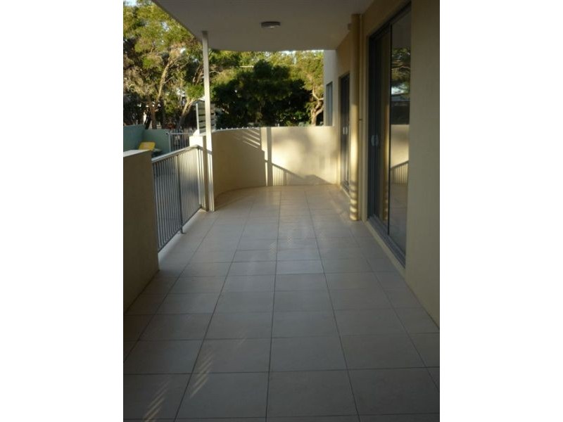 1/32 Rock Street, Scarborough QLD 4020