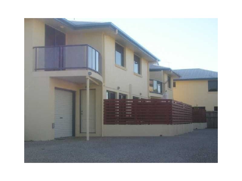 2/8 Langdon Avenue, Margate QLD 4019