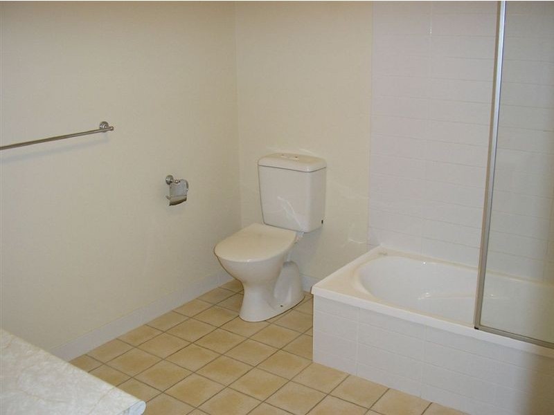 2/8 Langdon Avenue, Margate QLD 4019