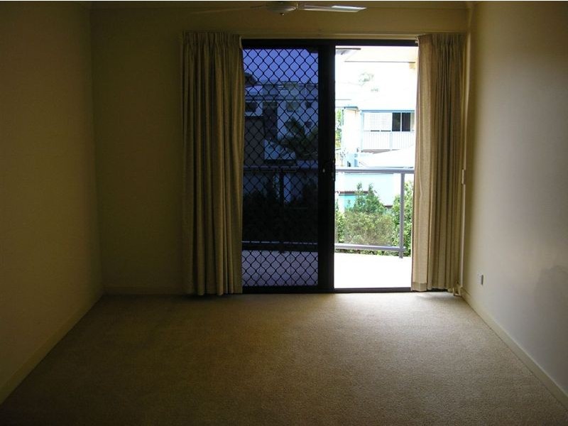 2/8 Langdon Avenue, Margate QLD 4019