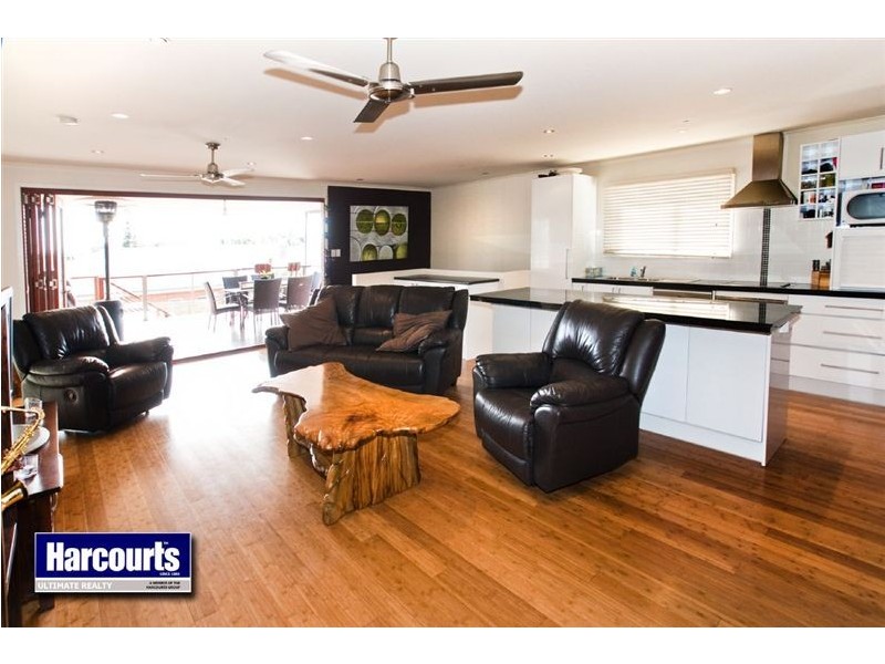 6 James Street, Scarborough QLD 4020