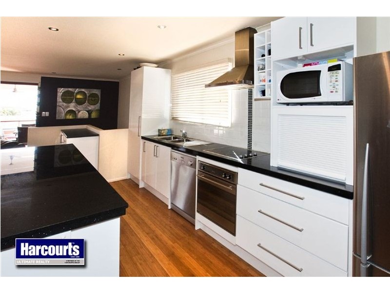 6 James Street, Scarborough QLD 4020
