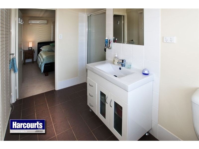 6 James Street, Scarborough QLD 4020