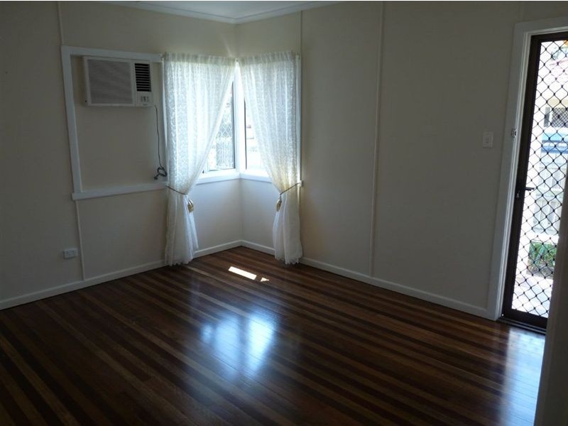 32 Blakeney Street, Woody Point QLD 4019