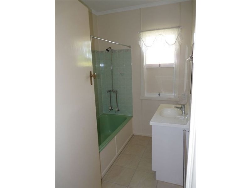 32 Blakeney Street, Woody Point QLD 4019