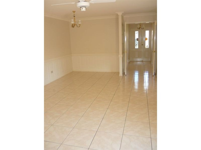 100 Cambridge Street, Rothwell QLD 4022