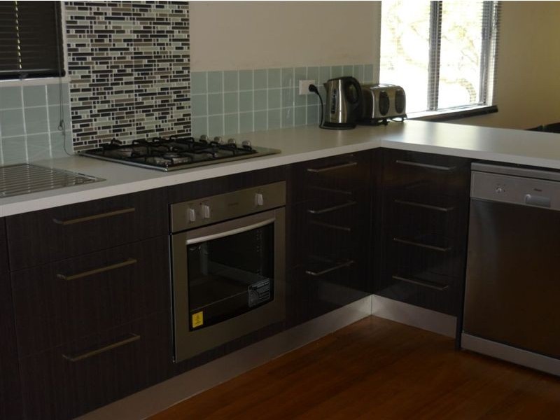 101 Dover Road, Redcliffe QLD 4020