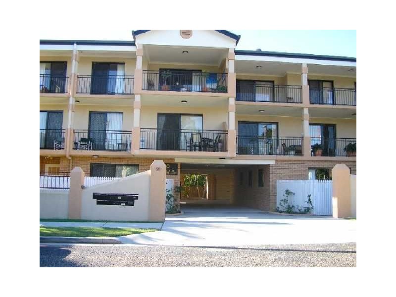 2/18-20 Wyllie Street, Redcliffe QLD 4020